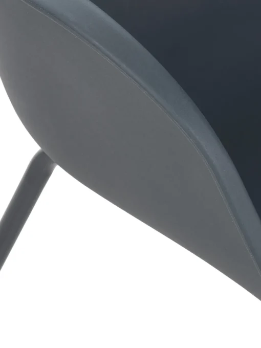 Sedia Con Braccioli In Plastica Con Gambe In Metallo Claire