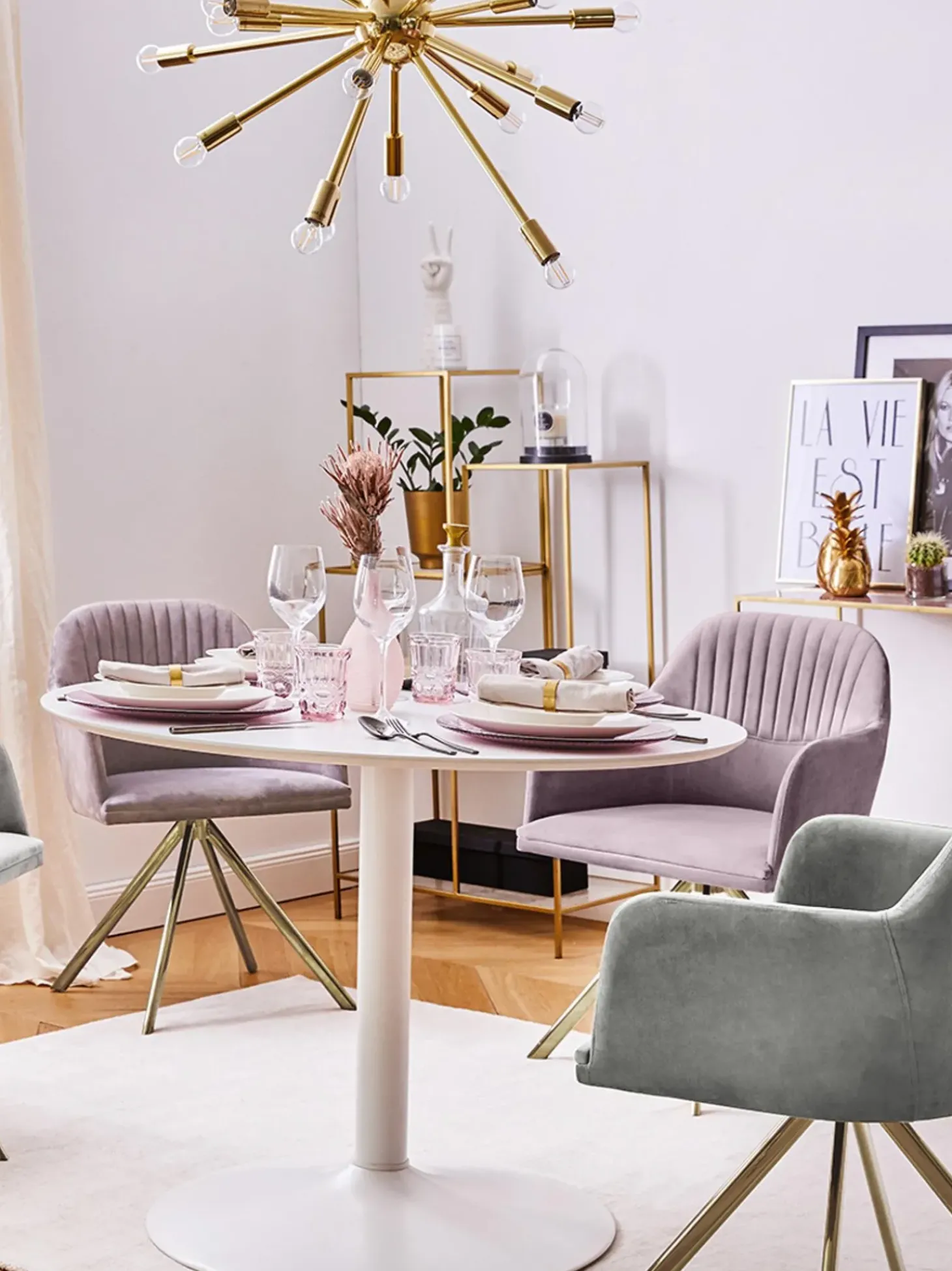 Sedia Girevole In Velluto Rosa Con Braccioli Lola