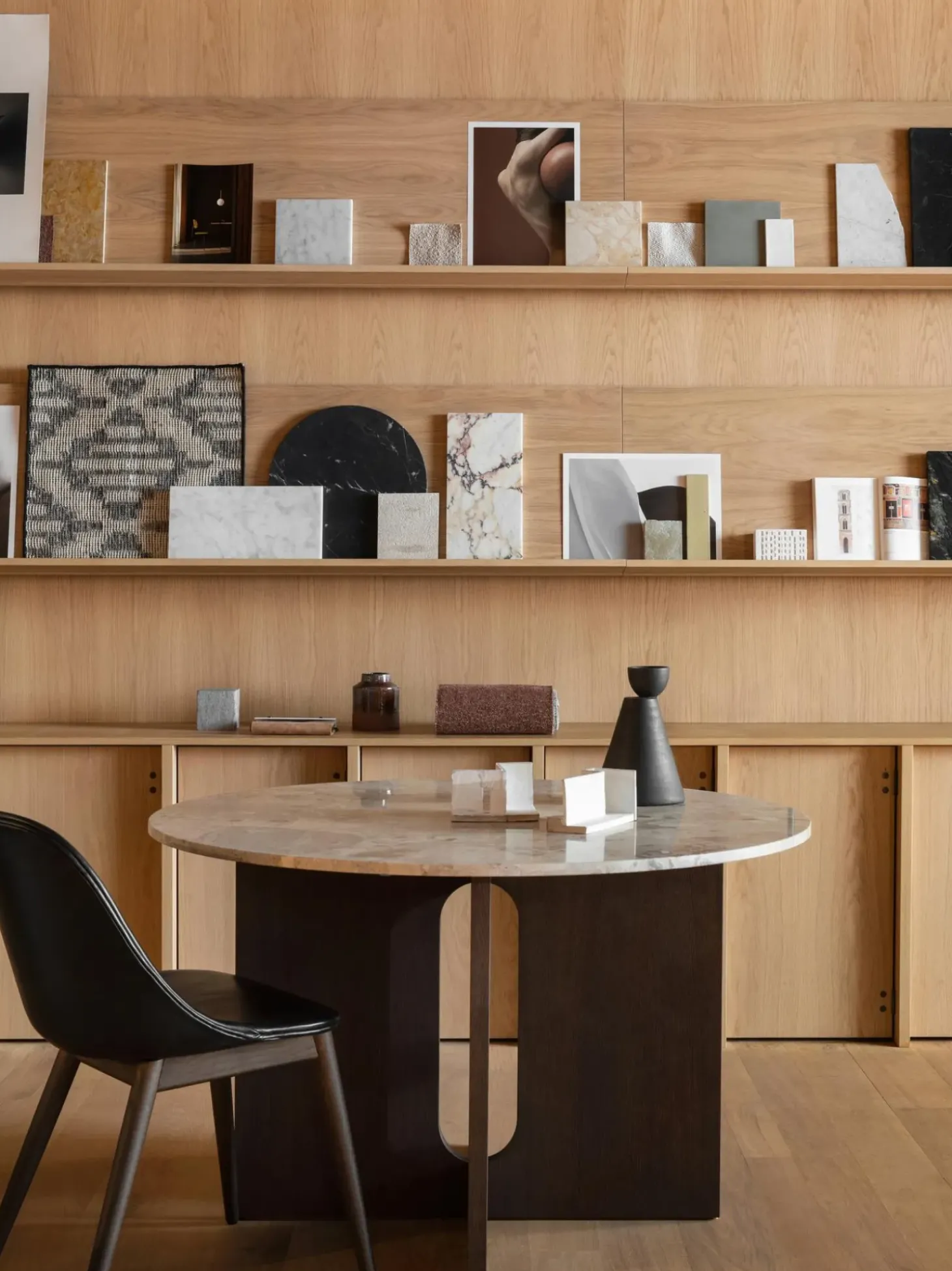 Tavolo Rotondo Con Piano In Arenaria Androgyne, O 120 Cm