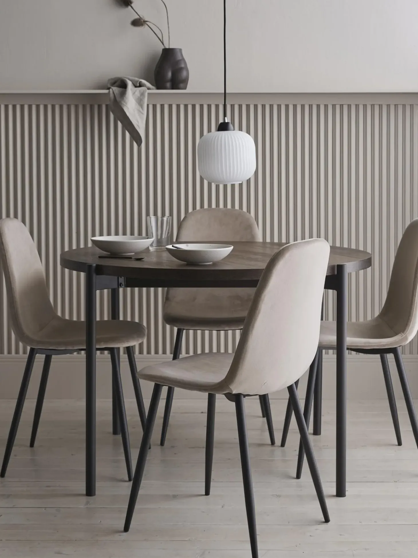 Tavolo Rotondo Con Sedie In Velluto Gilda, O 110 Cm