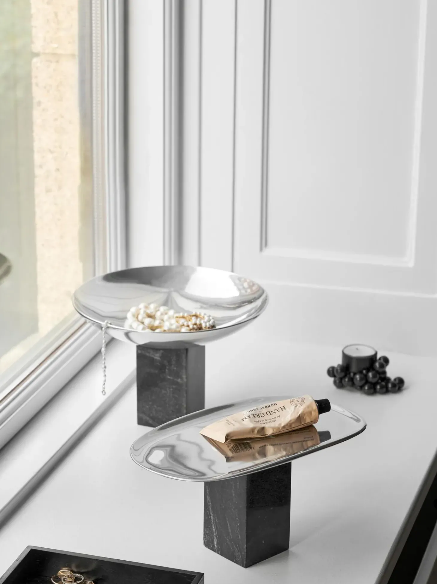 Vassoio Decorativo Con Base In Marmo Sapoto